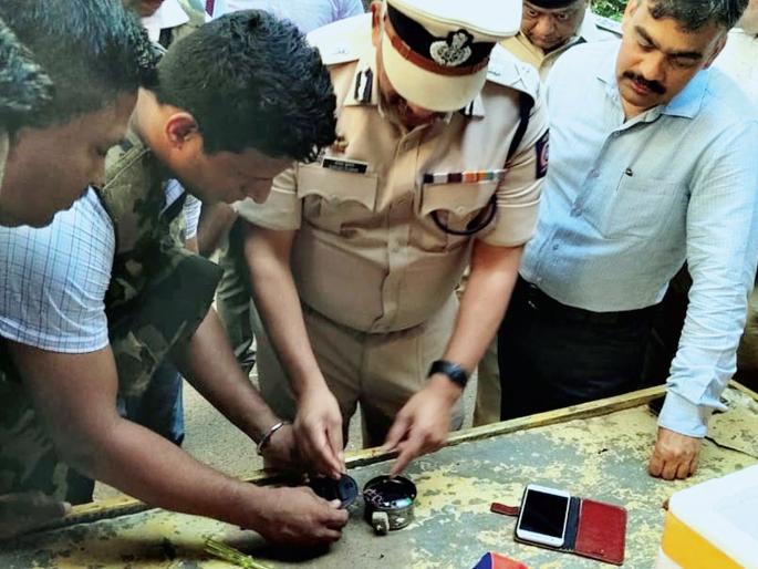 Bomb Case Against Kalamboli School: Video of the bomb holder in the hands of the police | कळंबोली शाळेजवळील बॉम्ब प्रकरण: बॉम्ब ठेवणाऱ्याचा व्हिडीओ पोलिसांच्या हाती Bomb Case Against Kalamboli School: Video of the bomb holder in the hands of the police | कळंबोली शाळेजवळील बॉम्ब प्रकरण: बॉम्ब ठेवणाऱ्याचा व्हिडीओ पोलिसांच्या हाती