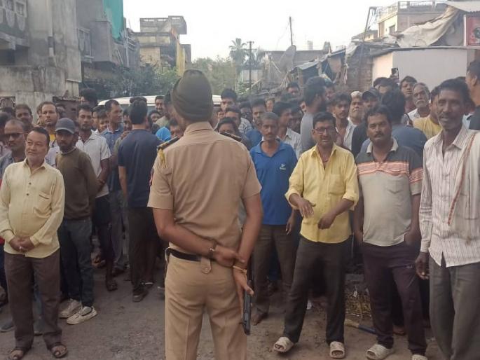 A bomb-like object was found in Arvi village Police team reached the spot | आर्वीत पहाटे बॉम्बसदृश्य वस्तू सापडल्याच्या घटनेने खळबळ; पोलिसांचे पथक घटनास्थळी दाखल A bomb-like object was found in Arvi village Police team reached the spot | आर्वीत पहाटे बॉम्बसदृश्य वस्तू सापडल्याच्या घटनेने खळबळ; पोलिसांचे पथक घटनास्थळी दाखल