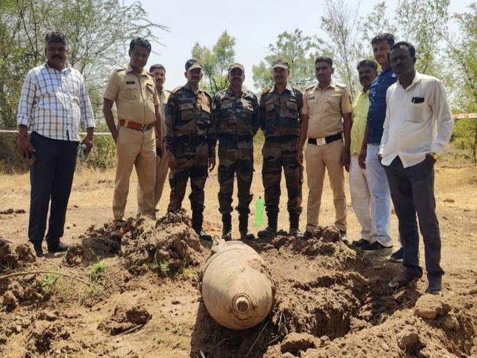 Ahilyanagar: Bomb dropped from jet plane a month ago defused | जेट विमानातून एक महिन्यापूर्वी पडलेला बॉम्ब केला निकामी, अन्यथा घडला असता मोठा अनर्थ Ahilyanagar: Bomb dropped from jet plane a month ago defused | जेट विमानातून एक महिन्यापूर्वी पडलेला बॉम्ब केला निकामी, अन्यथा घडला असता मोठा अनर्थ