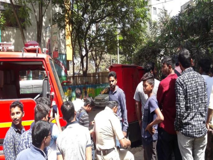 Video: Navi Mumbai sensation! Uncertainty bag found in the school | Video : नवी मुंबईत खळबळ! शाळेजवळ आढळली बेवारस बॅग Video: Navi Mumbai sensation! Uncertainty bag found in the school | Video : नवी मुंबईत खळबळ! शाळेजवळ आढळली बेवारस बॅग