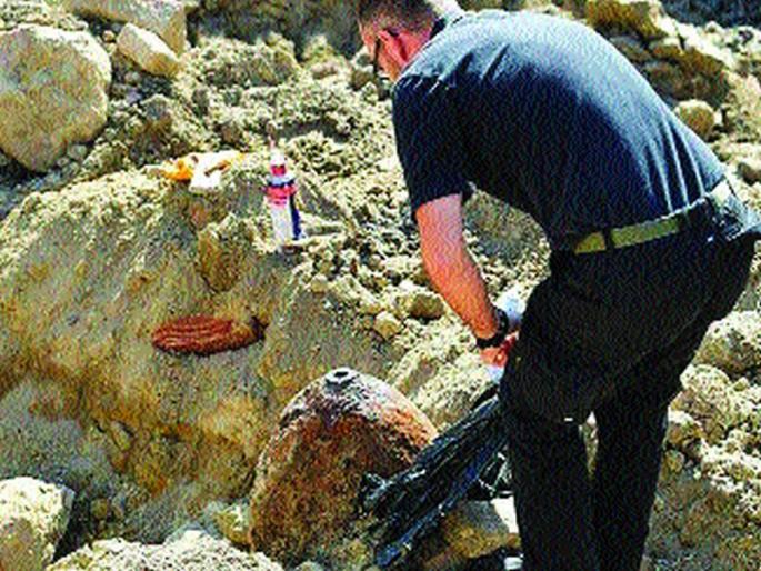 The US has found 500 kg of live bombs in Germany in World War II | अमेरिकेने दुसऱ्या महायुद्धात जर्मनीत ठेवलेला ५00 किलो वजनाचा जिवंत बॉम्ब सापडला The US has found 500 kg of live bombs in Germany in World War II | अमेरिकेने दुसऱ्या महायुद्धात जर्मनीत ठेवलेला ५00 किलो वजनाचा जिवंत बॉम्ब सापडला