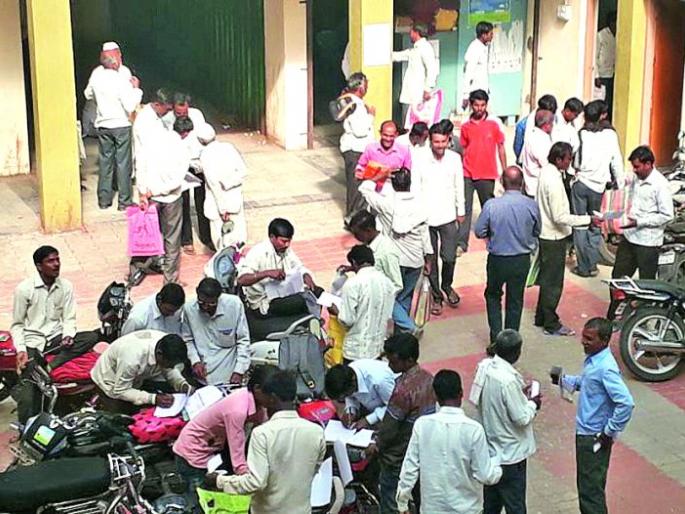 Agriculture department of the affected areas of Kapda in Surat of Buldhana district! | बुलडाणा जिल्हय़ात कपाशीच्या बाधित क्षेत्राचा कृषी विभागाकडून सर्व्हे! Agriculture department of the affected areas of Kapda in Surat of Buldhana district! | बुलडाणा जिल्हय़ात कपाशीच्या बाधित क्षेत्राचा कृषी विभागाकडून सर्व्हे!