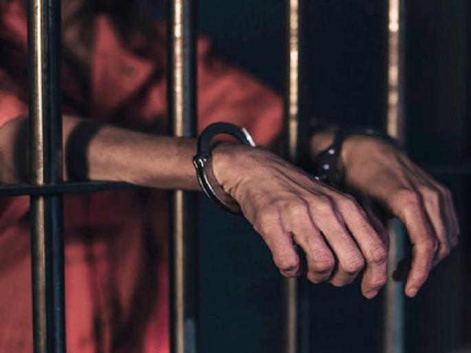 Panvel police arrested a fraudster who fled with 35 tolas of gold along with cash in Hupri | Kolhapur: भोंदूबाबा रोख रक्कमेसह ३५ तोळे सोने घेऊन पसार झाला, पनवेल पोलिसांनी हुपरीत जेरबंद केला Panvel police arrested a fraudster who fled with 35 tolas of gold along with cash in Hupri | Kolhapur: भोंदूबाबा रोख रक्कमेसह ३५ तोळे सोने घेऊन पसार झाला, पनवेल पोलिसांनी हुपरीत जेरबंद केला