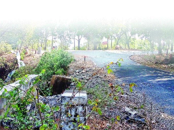 Travel in the Bodni Ghat is fatal | बोडणी घाटातील प्रवास जीवघेणा Travel in the Bodni Ghat is fatal | बोडणी घाटातील प्रवास जीवघेणा