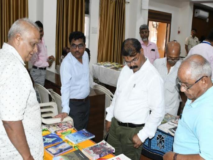 Subrahmaniya Bharti's birthday is celebrated as Indian Language Day | वाचनाने आपण घडतो, अन् समाज घडवू शकतो : उपजिल्हाधिकारी सूर्यवंशी Subrahmaniya Bharti's birthday is celebrated as Indian Language Day | वाचनाने आपण घडतो, अन् समाज घडवू शकतो : उपजिल्हाधिकारी सूर्यवंशी