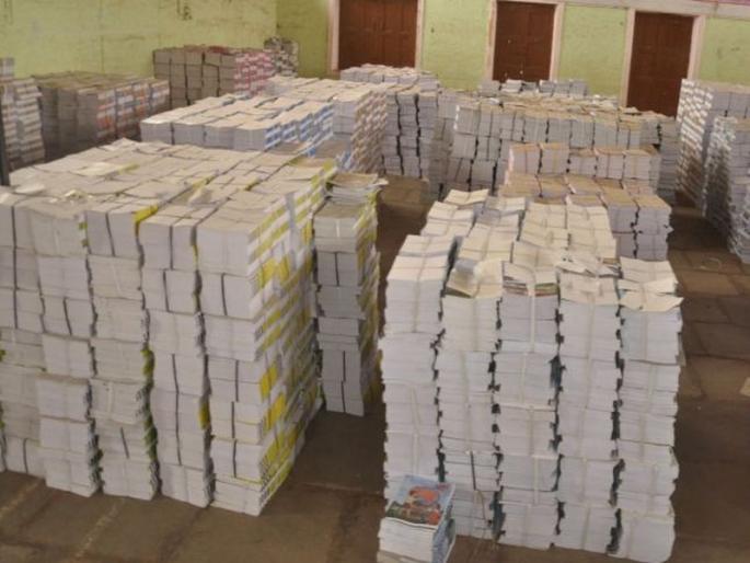 Waiting for books for the first and the eighth edition of Nandurbar | नंदुरबारात पहिली व आठवीच्या पुस्तकांची प्रतीक्षा Waiting for books for the first and the eighth edition of Nandurbar | नंदुरबारात पहिली व आठवीच्या पुस्तकांची प्रतीक्षा