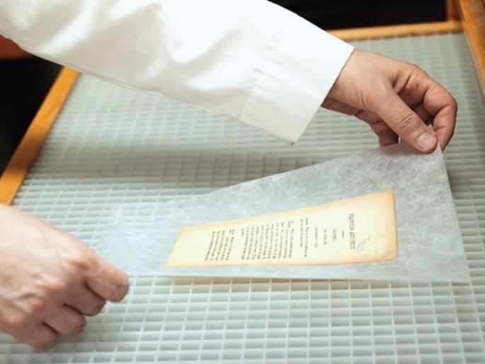 The book of book will teach the village of books | पुस्तकांचे गाव शिकवणार पुस्तक संवर्धनाची कला The book of book will teach the village of books | पुस्तकांचे गाव शिकवणार पुस्तक संवर्धनाची कला