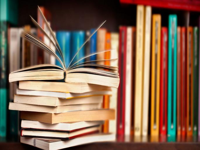 The pirated books was found in Marathi sahitya sammelan at Usmanabad | उस्मानाबाद येथील मराठी साहित्य संमेलनात पायरेटेड पुस्तके आढळल्याने उडाला गोंधळ  The pirated books was found in Marathi sahitya sammelan at Usmanabad | उस्मानाबाद येथील मराठी साहित्य संमेलनात पायरेटेड पुस्तके आढळल्याने उडाला गोंधळ