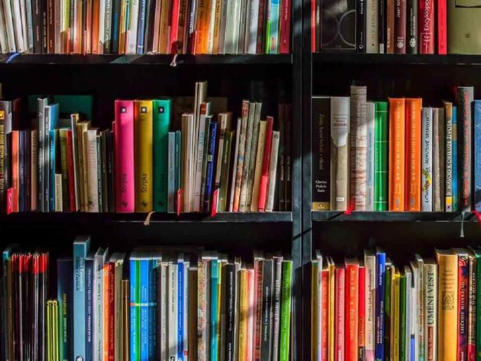 CBSE students don't like old books? Scissors for parents' pockets | सीबीएसईच्या विद्यार्थ्यांना जुने पुस्तक चालत नाही का? पालकांच्या खिशाला कात्री CBSE students don't like old books? Scissors for parents' pockets | सीबीएसईच्या विद्यार्थ्यांना जुने पुस्तक चालत नाही का? पालकांच्या खिशाला कात्री