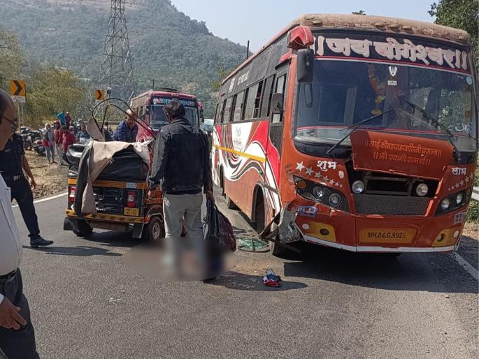 Horrific accident at Borghat on old Mumbai-Pune highway; Two people were killed | मुंबई- पुणे जुन्या महामार्गावर बोरघाटात भीषण अपघात; दोन जण ठार Horrific accident at Borghat on old Mumbai-Pune highway; Two people were killed | मुंबई- पुणे जुन्या महामार्गावर बोरघाटात भीषण अपघात; दोन जण ठार