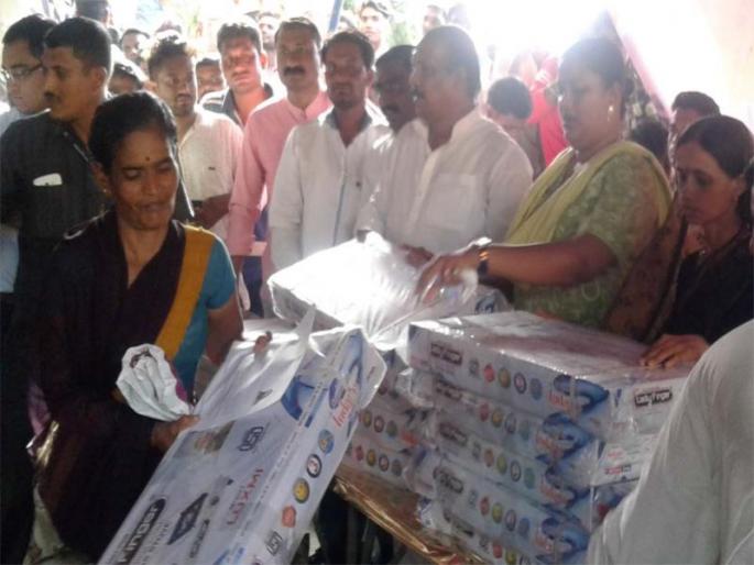 Gas allocation under 'Ujjwala' scheme at Borad | बोरद येथे ‘उज्ज्वला’ योजनेअंतर्गत गॅस वाटप Gas allocation under 'Ujjwala' scheme at Borad | बोरद येथे ‘उज्ज्वला’ योजनेअंतर्गत गॅस वाटप