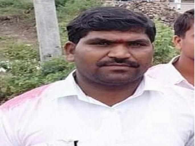 Daregaon Sarpanch's husband arrested for accepting bribe for well approval | विहीर मंजुरीसाठी लाच घेताना दरेगावच्या सरपंचाचे पती अटकेत Daregaon Sarpanch's husband arrested for accepting bribe for well approval | विहीर मंजुरीसाठी लाच घेताना दरेगावच्या सरपंचाचे पती अटकेत