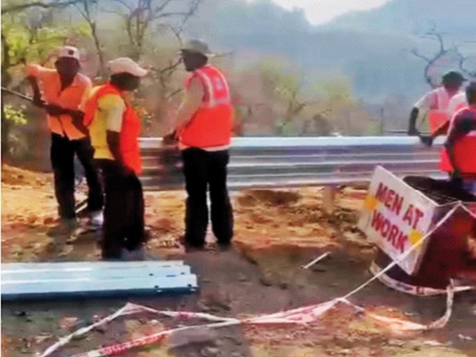 Covering of protective walls for the black spot in Borghat, after the order of the Chief Minister, the IRB started the work immediately. | बोरघाटात ब्लॅक स्पॉटला संरक्षक कठड्यांचे कवच, मुख्यमंत्र्यांच्या आदेशानंतर आयआरबीकडून लगेचच कामालाही सुरुवात Covering of protective walls for the black spot in Borghat, after the order of the Chief Minister, the IRB started the work immediately. | बोरघाटात ब्लॅक स्पॉटला संरक्षक कठड्यांचे कवच, मुख्यमंत्र्यांच्या आदेशानंतर आयआरबीकडून लगेचच कामालाही सुरुवात