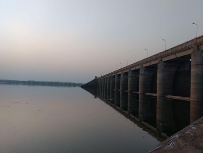 The base has reached through the dams in Parola taluka | पारोळा तालुक्यात धरणांनी गाठला तळ The base has reached through the dams in Parola taluka | पारोळा तालुक्यात धरणांनी गाठला तळ