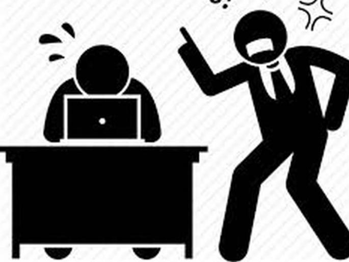 The female superintendent of the District Deputy Registrar unconscious | जिल्हा उपनिबंधकाच्या जाचापायी महिला अधीक्षक बेशुद्ध