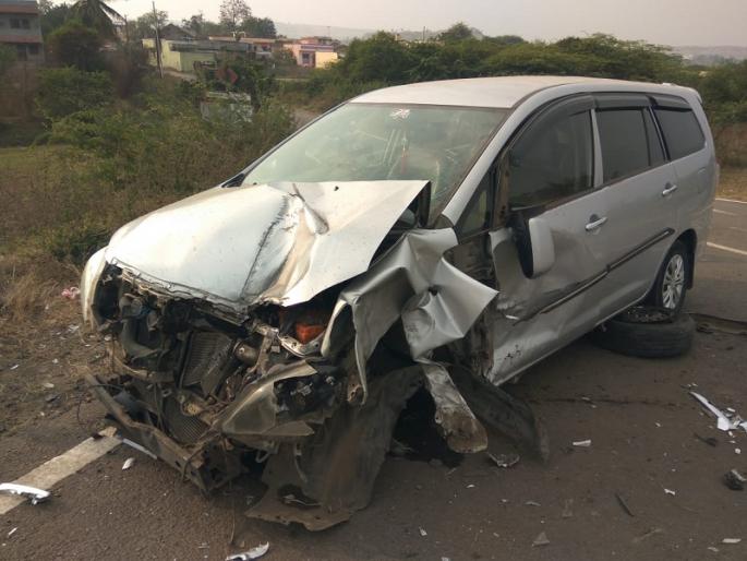 Ahmednagar Zilla Parishad CEO injured in accident | अहमदनगर जिल्हा परिषदेचे सीईओ अपघातात जखमी Ahmednagar Zilla Parishad CEO injured in accident | अहमदनगर जिल्हा परिषदेचे सीईओ अपघातात जखमी