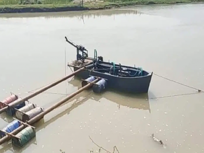 Action on sand mining boat; The incident in the creek at Waghivali, a case has been registered | रेती उत्खनन करणाऱ्या बोटीवर कारवाई; वाघिवली येथील खाडीतील घटना, गुन्हा दाखल Action on sand mining boat; The incident in the creek at Waghivali, a case has been registered | रेती उत्खनन करणाऱ्या बोटीवर कारवाई; वाघिवली येथील खाडीतील घटना, गुन्हा दाखल