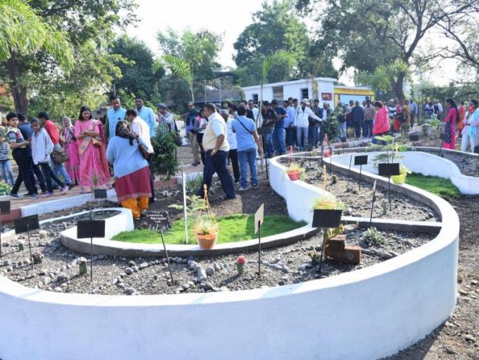 'Botnik Garden' A new identity of Chalisgaon will be made | ‘बॉटनीकल गार्डन’ चाळीसगावची नवी ओळख ठरावी 'Botnik Garden' A new identity of Chalisgaon will be made | ‘बॉटनीकल गार्डन’ चाळीसगावची नवी ओळख ठरावी