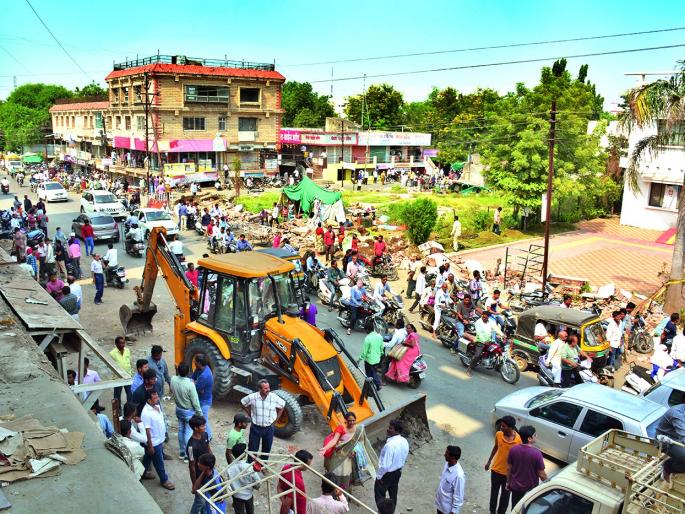 'Gajraj' to take action against Income Tax squire! to remove bottleneck | इन्कम टॅक्स चौकात कारवाईचा ‘गजराज’! 'Gajraj' to take action against Income Tax squire! to remove bottleneck | इन्कम टॅक्स चौकात कारवाईचा ‘गजराज’!