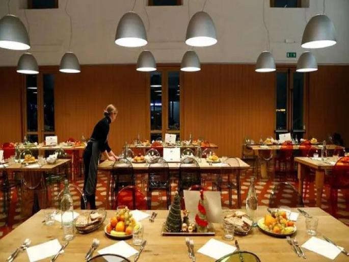 Chef Massimo Bottura brings his food to Delhi, 1 plate of food costs 1 tola of gold | दिल्लीत भव्य कार्यक्रमाचे आयोजन; 1 प्लेट जेवणासाठी मोजावे लागणार 1 तोळा सोनं, काय आहे खास..? Chef Massimo Bottura brings his food to Delhi, 1 plate of food costs 1 tola of gold | दिल्लीत भव्य कार्यक्रमाचे आयोजन; 1 प्लेट जेवणासाठी मोजावे लागणार 1 तोळा सोनं, काय आहे खास..?