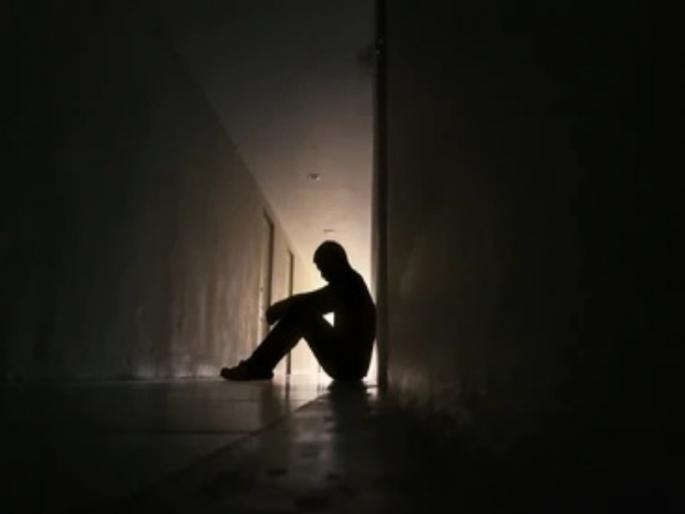 "You defame us by making Nadi to Amchpori", 11th class student beaten up, extreme step taken | "आमच्या पोरीला नादी लावून आमची बदनामी करता", ११ विच्या विद्यार्थ्याला मारहाण, उचललं टोकाचं पाऊल "You defame us by making Nadi to Amchpori", 11th class student beaten up, extreme step taken | "आमच्या पोरीला नादी लावून आमची बदनामी करता", ११ विच्या विद्यार्थ्याला मारहाण, उचललं टोकाचं पाऊल