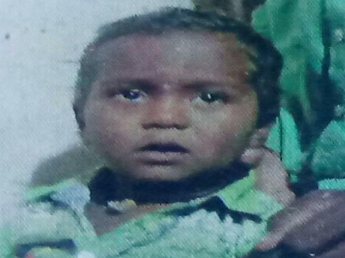 The two sparrows of the sugarcane workers roasted with boiling water | ऊसतोड कामगारांच्या दोन चिमुकल्यांचा उकळत्या पाण्याने भाजून मृत्यू The two sparrows of the sugarcane workers roasted with boiling water | ऊसतोड कामगारांच्या दोन चिमुकल्यांचा उकळत्या पाण्याने भाजून मृत्यू