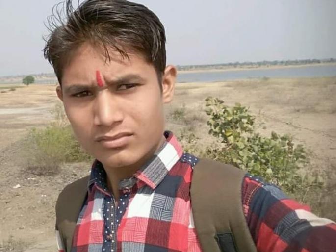 18-year-old boy dies after lightning struck him | सोयाबीन काढणीसाठी गेलेल्या युवकाचा अंगावर वीज पडून मृत्यू 18-year-old boy dies after lightning struck him | सोयाबीन काढणीसाठी गेलेल्या युवकाचा अंगावर वीज पडून मृत्यू