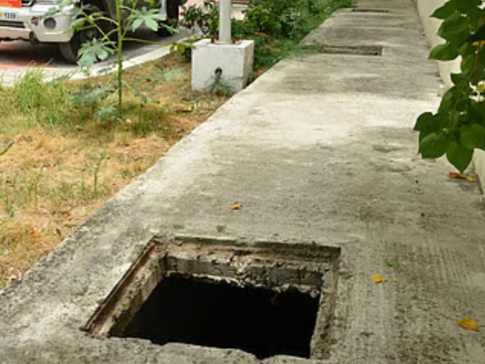 The child who went to the goddess's treasure never returned; 13-year-old boy dies after falling into a 20-foot drain | देवीच्या भंडाऱ्याला गेलेला तो चिमुकला पुन्हा परतलाच नाही; २० फूट नाल्यात पडल्याने १३ वर्षीय मुलाचा मृत्यू The child who went to the goddess's treasure never returned; 13-year-old boy dies after falling into a 20-foot drain | देवीच्या भंडाऱ्याला गेलेला तो चिमुकला पुन्हा परतलाच नाही; २० फूट नाल्यात पडल्याने १३ वर्षीय मुलाचा मृत्यू