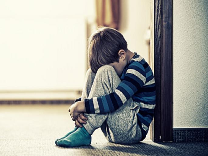 Bail granted to parents for keeping child with dogs pune crime news | मुलाला कुत्र्यांसमवेत डांबून ठेवल्याच्या आराेपातील आई-वडिलांना जामीन Bail granted to parents for keeping child with dogs pune crime news | मुलाला कुत्र्यांसमवेत डांबून ठेवल्याच्या आराेपातील आई-वडिलांना जामीन