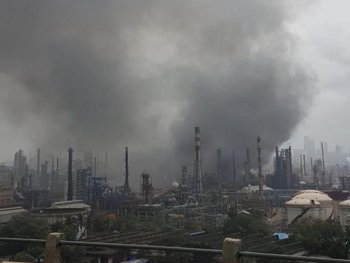 Chemical companies in Chembur fill the pollution | चेंबूरमध्ये रासायनिक कंपन्यांमुळे प्रदूषणात भर Chemical companies in Chembur fill the pollution | चेंबूरमध्ये रासायनिक कंपन्यांमुळे प्रदूषणात भर