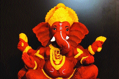 Idols made from cow dung | गायीच्या शेणापासून बनविल्या मूर्ती, पर्यावरणप्रेमींची पसंती Idols made from cow dung | गायीच्या शेणापासून बनविल्या मूर्ती, पर्यावरणप्रेमींची पसंती