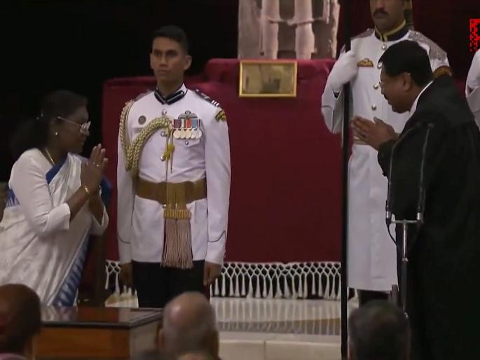 BR Gavai is the new Chief Justice of the country; President Draupadi Murmu administered the oath | CJI BR Gavai Oath Ceremony : महाराष्ट्राचे सुपुत्र बी. आर. गवई देशाचे नवे सरन्यायाधीश; राष्ट्रपती द्रौपदी मुर्मूंनी दिली शपथ BR Gavai is the new Chief Justice of the country; President Draupadi Murmu administered the oath | CJI BR Gavai Oath Ceremony : महाराष्ट्राचे सुपुत्र बी. आर. गवई देशाचे नवे सरन्यायाधीश; राष्ट्रपती द्रौपदी मुर्मूंनी दिली शपथ