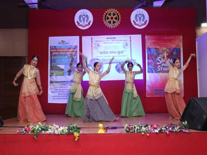 Celebrating the World Art Day, sculpture, percussion, dance, painting and singing | ब्रह्मांड कलासंस्कारने साजरा केला जागतिक कला दिन, शिल्पकला, तालवाद्य, नृत्य, चित्रकला व गायनाचा अविष्कार पेश Celebrating the World Art Day, sculpture, percussion, dance, painting and singing | ब्रह्मांड कलासंस्कारने साजरा केला जागतिक कला दिन, शिल्पकला, तालवाद्य, नृत्य, चित्रकला व गायनाचा अविष्कार पेश