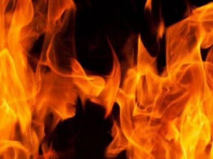 The wife burnt her alive asleep because the husband was black in uttar pradesh | नवरा काळा असल्याने बायकोने झोपेतच जिवंत जाळले The wife burnt her alive asleep because the husband was black in uttar pradesh | नवरा काळा असल्याने बायकोने झोपेतच जिवंत जाळले
