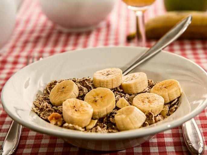 Weight loss breakfast to loose weight or healthy breakfast option for weight loss | नाश्त्यामध्ये 'हे' पदार्थ खाल तर वजन पटापट कमी कराल Weight loss breakfast to loose weight or healthy breakfast option for weight loss | नाश्त्यामध्ये 'हे' पदार्थ खाल तर वजन पटापट कमी कराल