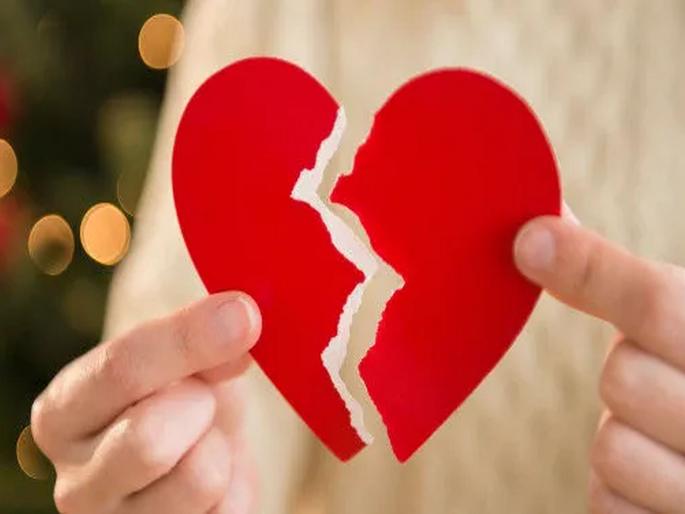 Boyfriend assaulted to girlfriend outside college for she had break love affair | प्रेमसंबंध तोडल्याने प्रियकराने महाविद्यालयाबाहेर तरुणीला केली मारहाण 