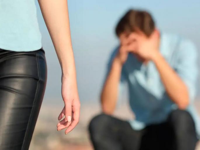 Girl chooses money over love break up with fiance for 7 lakh rupee | बाबो! ७ लाख रुपयांसाठी तरुणीने बॉयफ्रेन्डशी केलं ब्रेकअप, ही ऑफर कुणी दिली हे वाचून व्हाल थक्क!