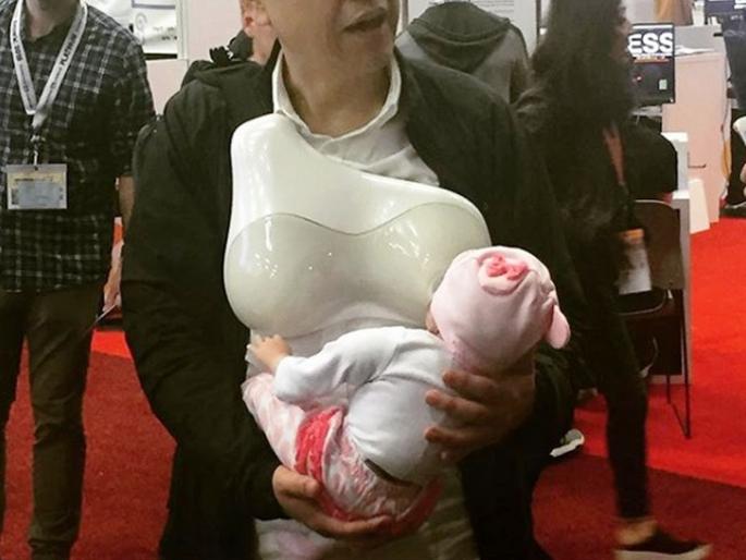 This new Japanese device allows fathers to breastfeed their babies | महिलांसारखंच स्तनपानाद्वारे बाळाला दूध पाजू शकणार पुरुष This new Japanese device allows fathers to breastfeed their babies | महिलांसारखंच स्तनपानाद्वारे बाळाला दूध पाजू शकणार पुरुष