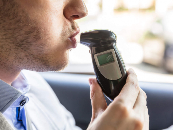 Thirty-first costly, 44 drunk drivers found red-handed; 3 lakhs fined to 323 motorists | थर्टी फर्स्ट महागात, ४४ मद्यपी वाहनचालक रंगेहाथ सापडले; ३२३ वाहनचालकांना तीन लाखांचा दंड Thirty-first costly, 44 drunk drivers found red-handed; 3 lakhs fined to 323 motorists | थर्टी फर्स्ट महागात, ४४ मद्यपी वाहनचालक रंगेहाथ सापडले; ३२३ वाहनचालकांना तीन लाखांचा दंड