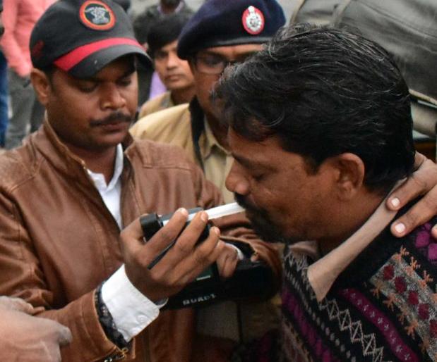 On Thirty First action will take on alcoholics | थर्टी फर्स्टला मद्यपींवर होणार कारवाई On Thirty First action will take on alcoholics | थर्टी फर्स्टला मद्यपींवर होणार कारवाई