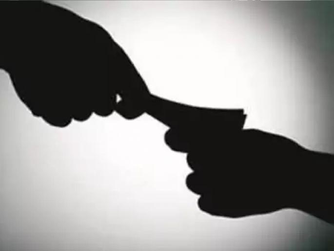 Kavthemahankal Panchayat Samiti employee arrested for accepting bribe of 13 thousand | घरकुलाचा हप्ता जमा करण्यासाठी लाचेची मागणी, कवठेमहांकाळला पंचायत समितीचा कर्मचारी ‘लाचलुचपत’च्या जाळ्यात Kavthemahankal Panchayat Samiti employee arrested for accepting bribe of 13 thousand | घरकुलाचा हप्ता जमा करण्यासाठी लाचेची मागणी, कवठेमहांकाळला पंचायत समितीचा कर्मचारी ‘लाचलुचपत’च्या जाळ्यात