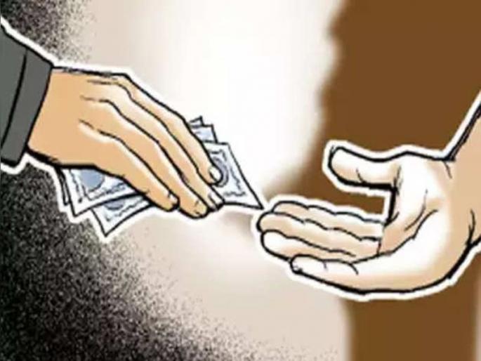 Retired sweeper arested while taking bribe by ACB | सर्वोपचारमधील सफाई कर्मचारी ‘एसीबी’च्या जाळ्यात Retired sweeper arested while taking bribe by ACB | सर्वोपचारमधील सफाई कर्मचारी ‘एसीबी’च्या जाळ्यात