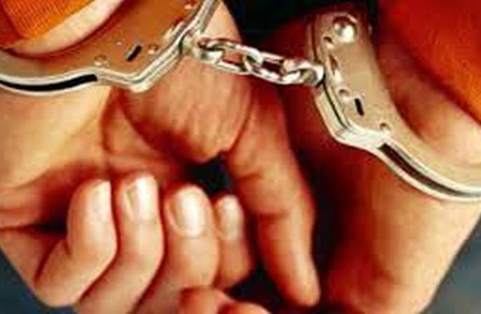 Akola municipal corporation officer arrested for taking bribe | अकोला मनपाच्या लाचखोर अधिकाऱ्याला अटक Akola municipal corporation officer arrested for taking bribe | अकोला मनपाच्या लाचखोर अधिकाऱ्याला अटक