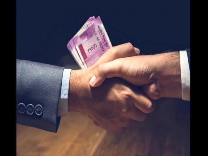 223 bribe takers on duty across the state | वरिष्ठांच्या कृपाशीर्वादामुळे लाचखोरांची खुर्ची सुटेना, राज्यभरात २२३ लाचखोर कर्तव्यावर 223 bribe takers on duty across the state | वरिष्ठांच्या कृपाशीर्वादामुळे लाचखोरांची खुर्ची सुटेना, राज्यभरात २२३ लाचखोर कर्तव्यावर