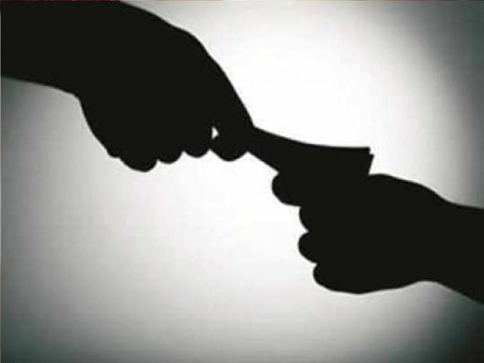 Clerk of CPR arrested for accepting bribe of five thousand rupees in Kolhapur | Kolhapur Crime: परिचारिकेकडे पाच हजार रुपये लाचेची मागणी, सीपीआरमधील लिपिकास रंगेहाथ अटक Clerk of CPR arrested for accepting bribe of five thousand rupees in Kolhapur | Kolhapur Crime: परिचारिकेकडे पाच हजार रुपये लाचेची मागणी, सीपीआरमधील लिपिकास रंगेहाथ अटक