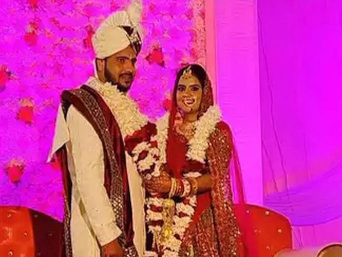 While he was taking seven rounds, a key came to the groom's chest, and the bride's world was shattered... | सात फेरे घेत असतानाच नवरदेवाच्या छातीत कळ आली; नवरीला अर्ध्यावरच सोडून गेला While he was taking seven rounds, a key came to the groom's chest, and the bride's world was shattered... | सात फेरे घेत असतानाच नवरदेवाच्या छातीत कळ आली; नवरीला अर्ध्यावरच सोडून गेला