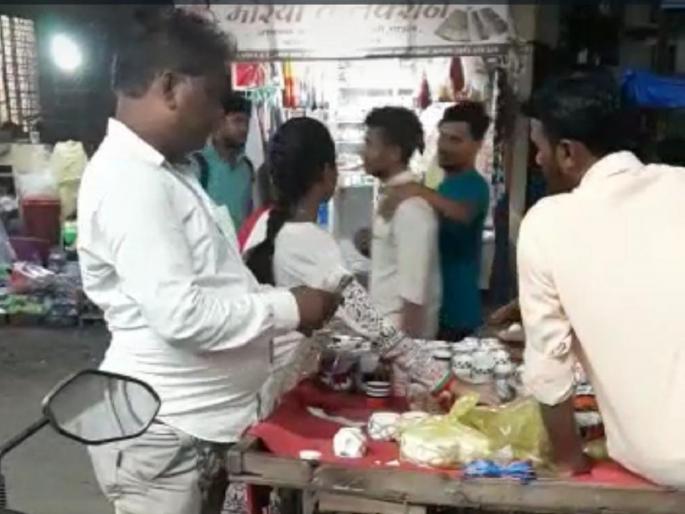 Weekly market ... hawkers and haptagiri; Excitement over viral video! complaint at manapada police station, kalyan | आठवडा बाजार... फेरीवाले अन् हप्तेगिरी; व्हायरल व्हिडिओमुळे खळबळ! Weekly market ... hawkers and haptagiri; Excitement over viral video! complaint at manapada police station, kalyan | आठवडा बाजार... फेरीवाले अन् हप्तेगिरी; व्हायरल व्हिडिओमुळे खळबळ!