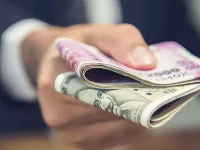 I gave you a death certificate, give me money, Gram Panchayat officer caught accepting a bribe of Rs 1,000 | तुम्हाला मृत्यू प्रमाणपत्र दिले, मला पैसे द्या, एक हजारांची लाच स्वीकारताना ग्रामपंचायत अधिकारी जाळ्यात I gave you a death certificate, give me money, Gram Panchayat officer caught accepting a bribe of Rs 1,000 | तुम्हाला मृत्यू प्रमाणपत्र दिले, मला पैसे द्या, एक हजारांची लाच स्वीकारताना ग्रामपंचायत अधिकारी जाळ्यात