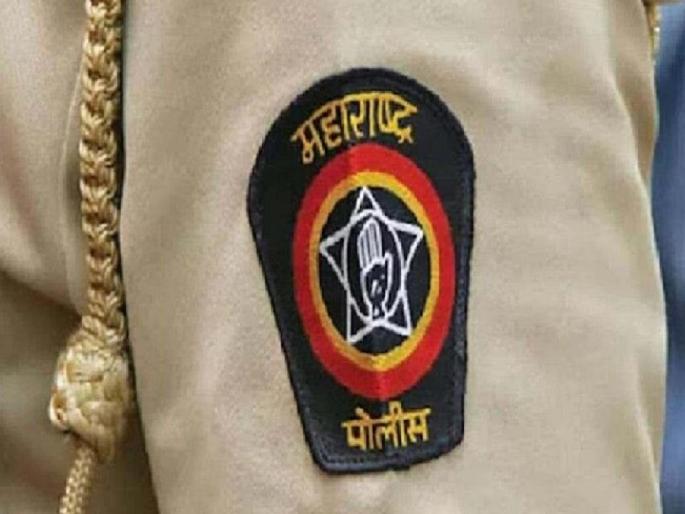 65 lakh ransom demanded to cancel MOKKA's action against 13 Sarait criminals in Akluj Crime registered against five people from Hubri including an assistant police officer from Kolhapur | कोल्हापूरच्या सहायक फौजदाराने मागितली ६५ लाखांची खंडणी, मोक्काची कारवाई रद्द करण्यासाठी मागणी 65 lakh ransom demanded to cancel MOKKA's action against 13 Sarait criminals in Akluj Crime registered against five people from Hubri including an assistant police officer from Kolhapur | कोल्हापूरच्या सहायक फौजदाराने मागितली ६५ लाखांची खंडणी, मोक्काची कारवाई रद्द करण्यासाठी मागणी