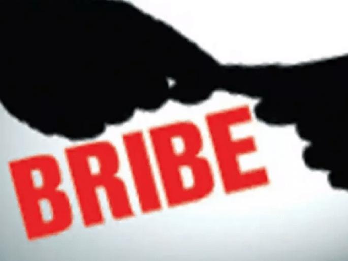 1 lakh demanded for Satbara registration, divisional officer caught taking bribe in Satara | सातबारा नोंदीसाठी मागितले १ लाख, साताऱ्यात लाच घेताना मंडलाधिकारी जाळ्यात 1 lakh demanded for Satbara registration, divisional officer caught taking bribe in Satara | सातबारा नोंदीसाठी मागितले १ लाख, साताऱ्यात लाच घेताना मंडलाधिकारी जाळ्यात
